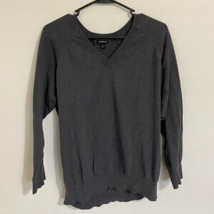 Torrid Women's Gray Long Sleeve V Neck Sweater Size 2